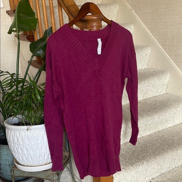 Athleta Women's Cashmere Wool V-Neck Sweater - Burgundy - Picture 2 of 9